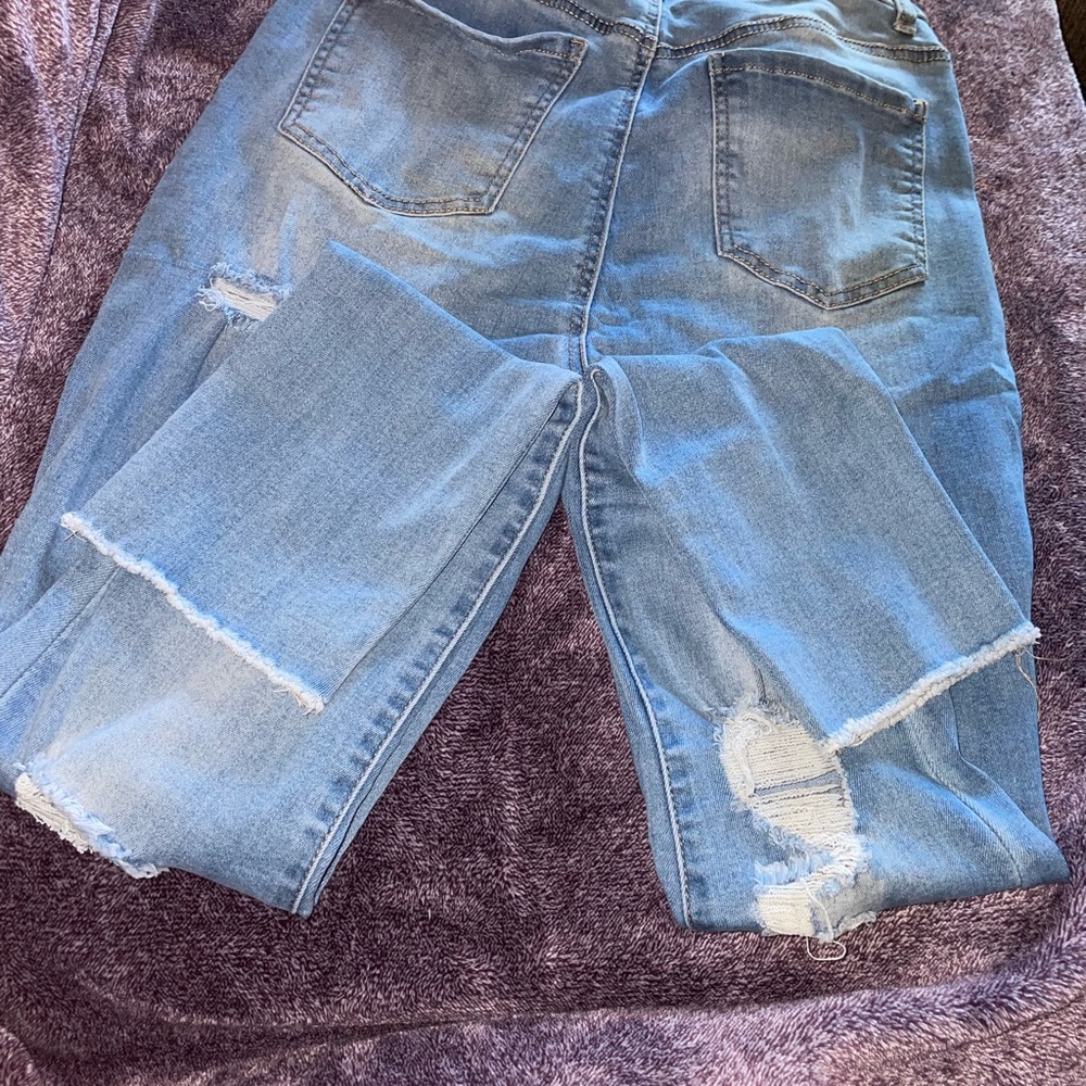 Raw hem distressed jeans size 9 - Picture 4 of 6